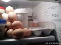 Попросила мужа аккуратно положить яйца в холодильник)