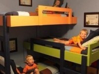 Как организовать спальное место для троих детей