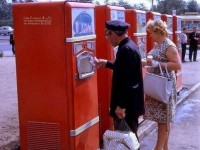 Автоматы с газированной водой в Москве, 1968 год. Интересно, как вся с
